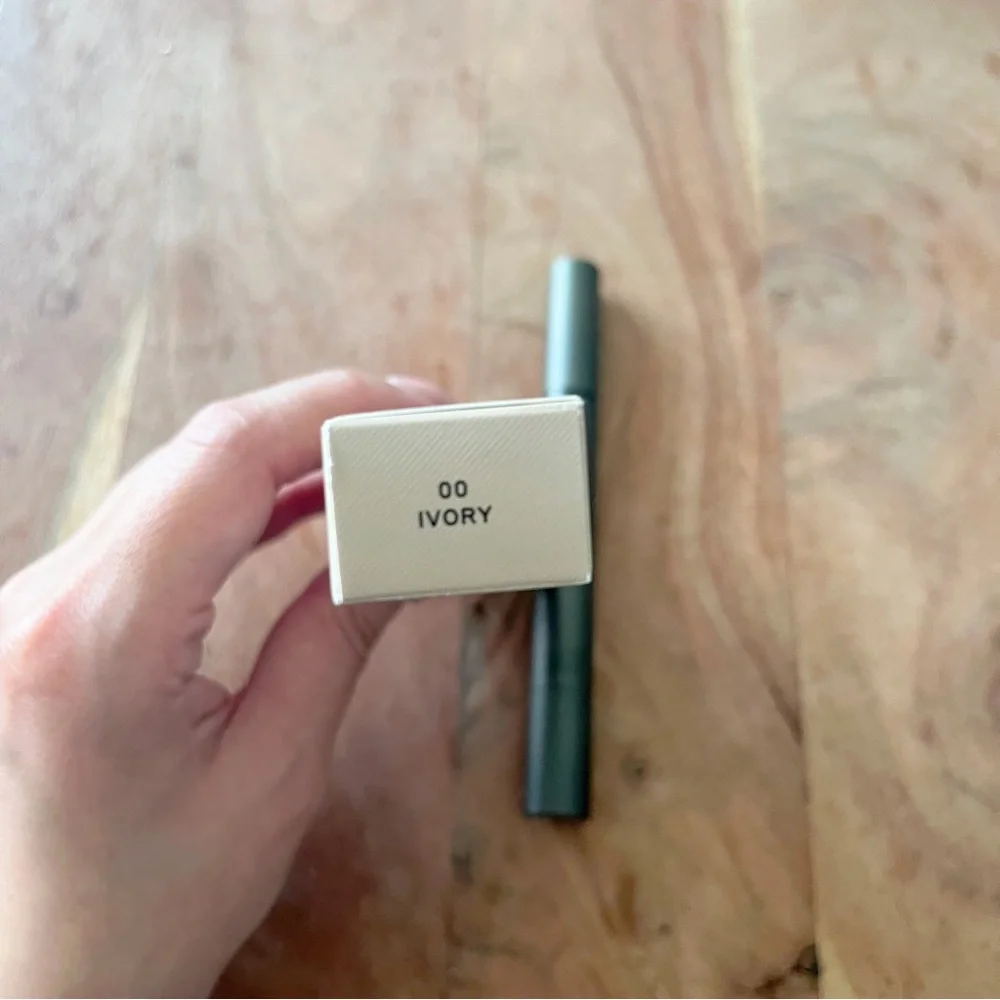 Burberry Cashmere Concealer 00 ivory - Picture 2 of 3
